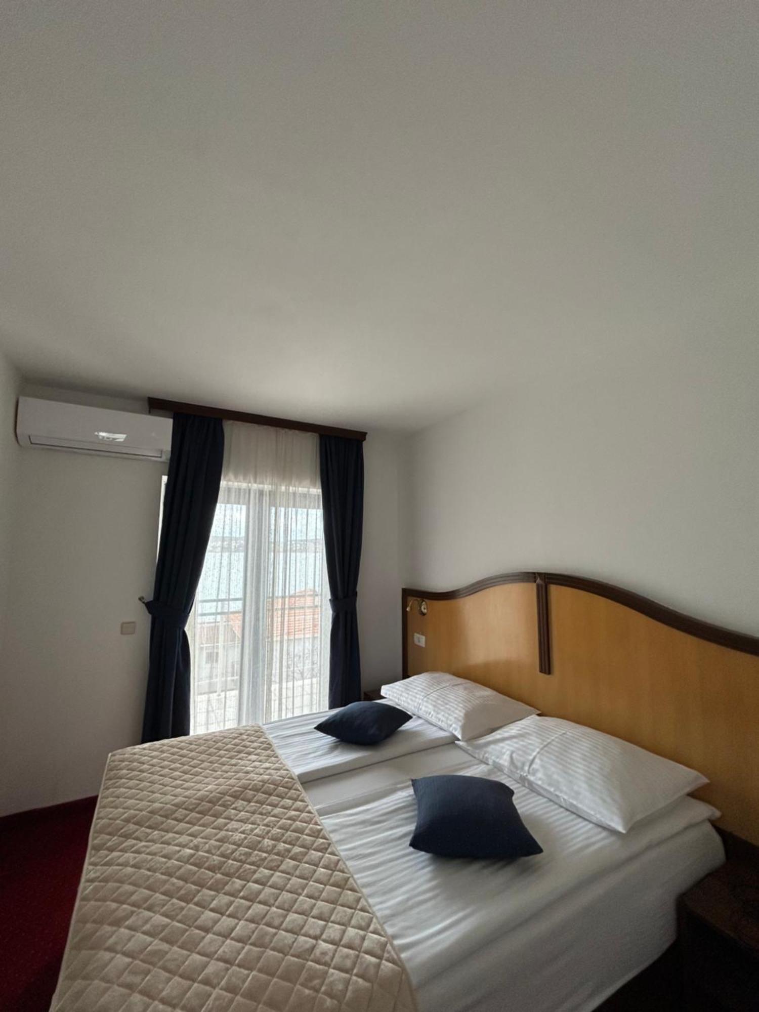 Hotel Bavaria Trogir Сегет Доньи Экстерьер фото