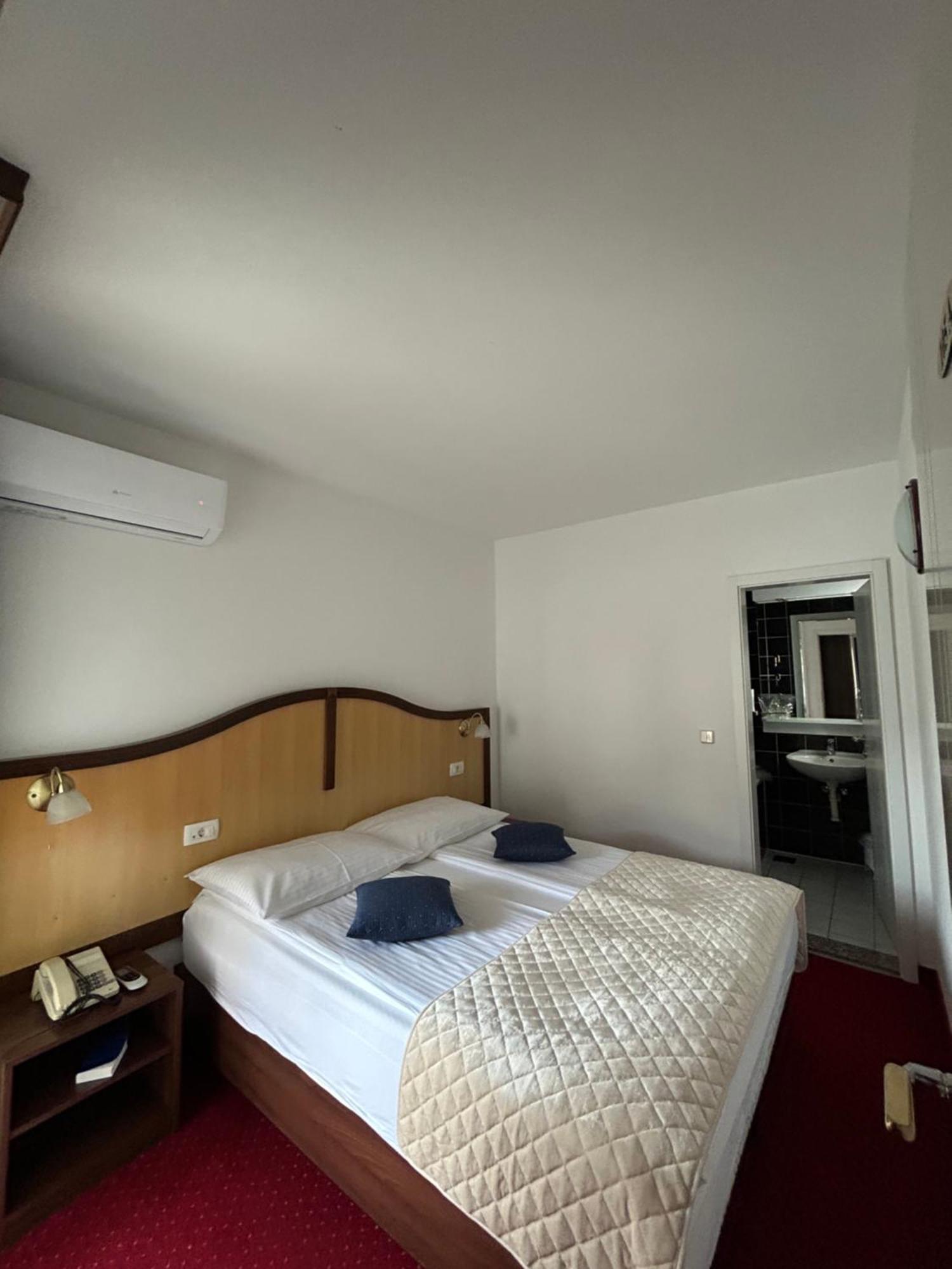 Hotel Bavaria Trogir Сегет Доньи Экстерьер фото
