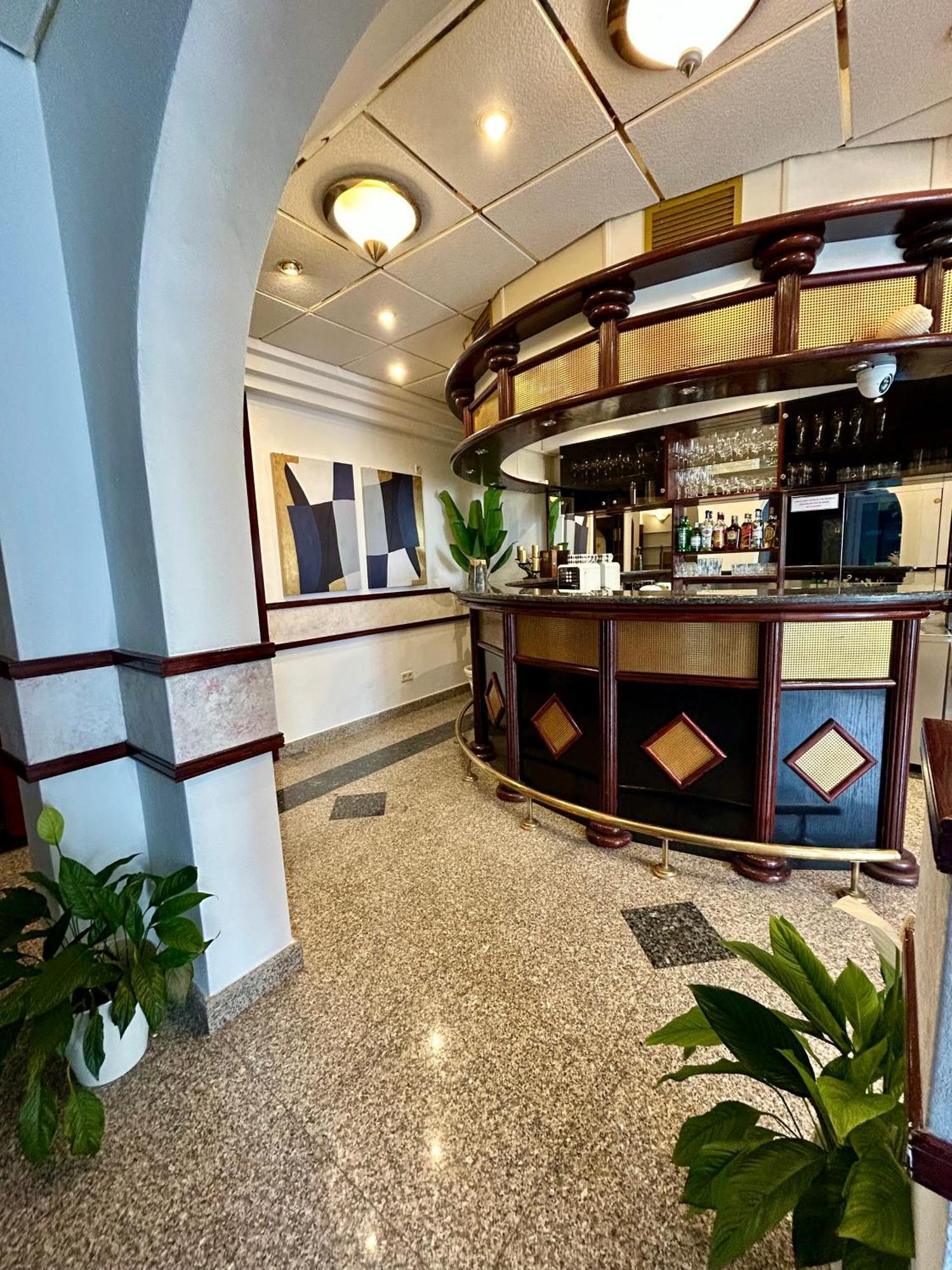 Hotel Bavaria Trogir Сегет Доньи Экстерьер фото