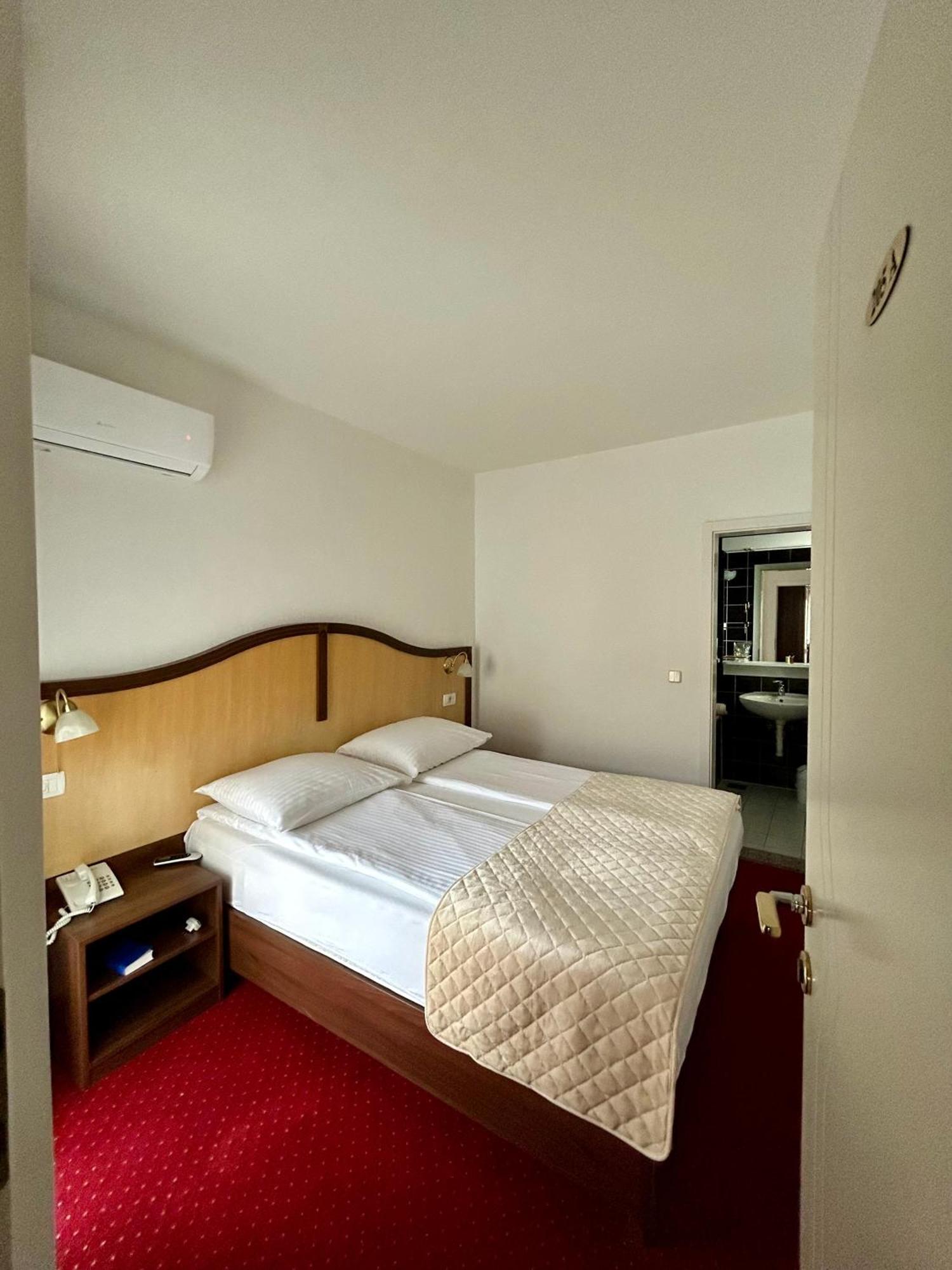 Hotel Bavaria Trogir Сегет Доньи Экстерьер фото