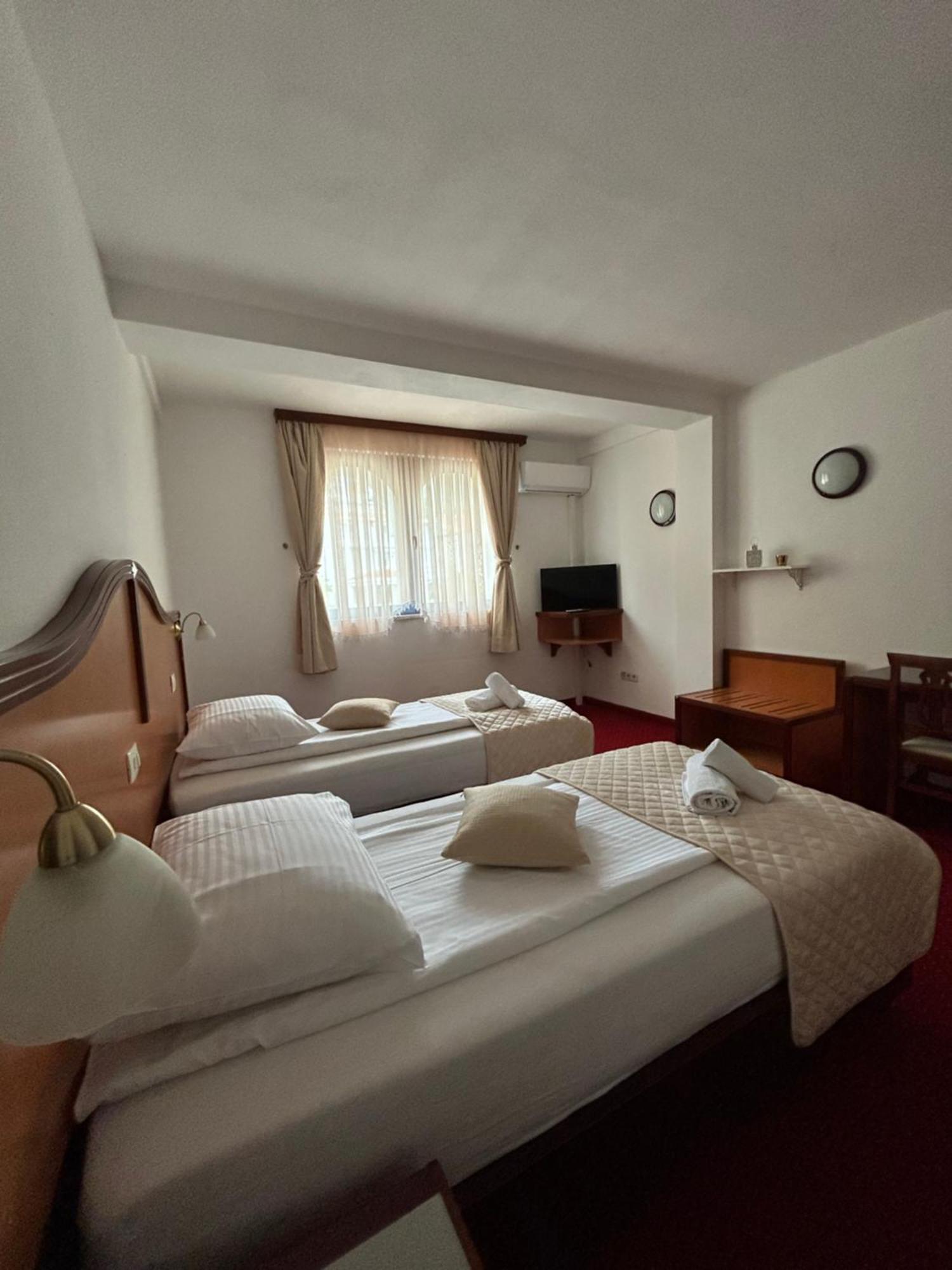 Hotel Bavaria Trogir Сегет Доньи Экстерьер фото