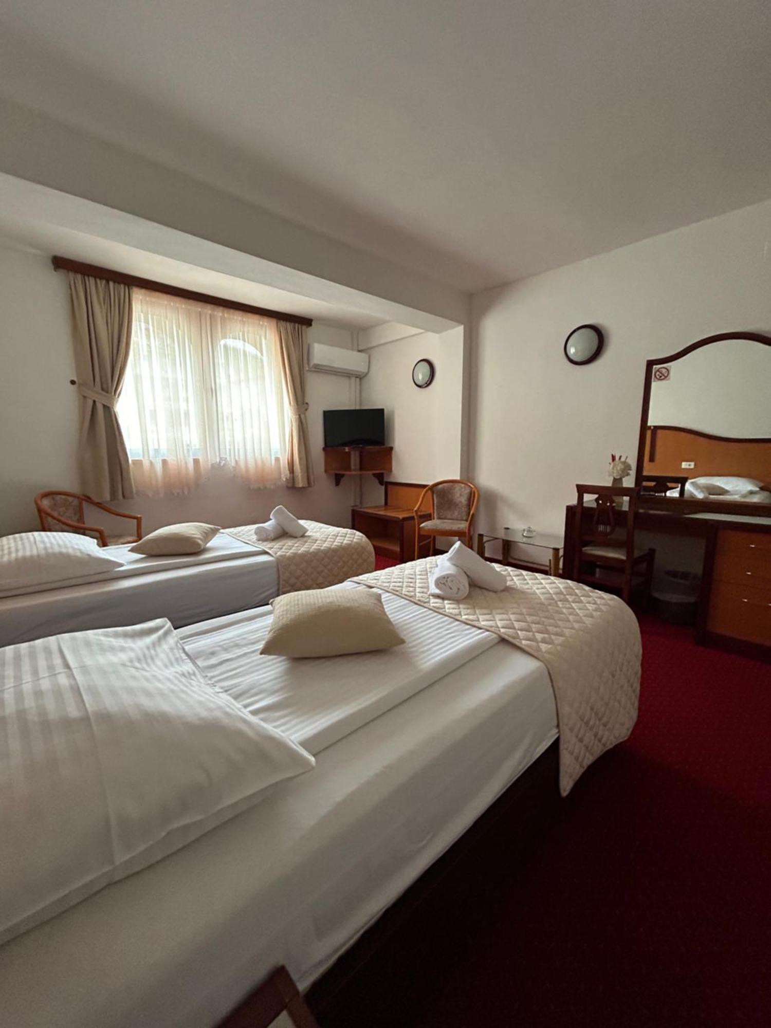 Hotel Bavaria Trogir Сегет Доньи Экстерьер фото
