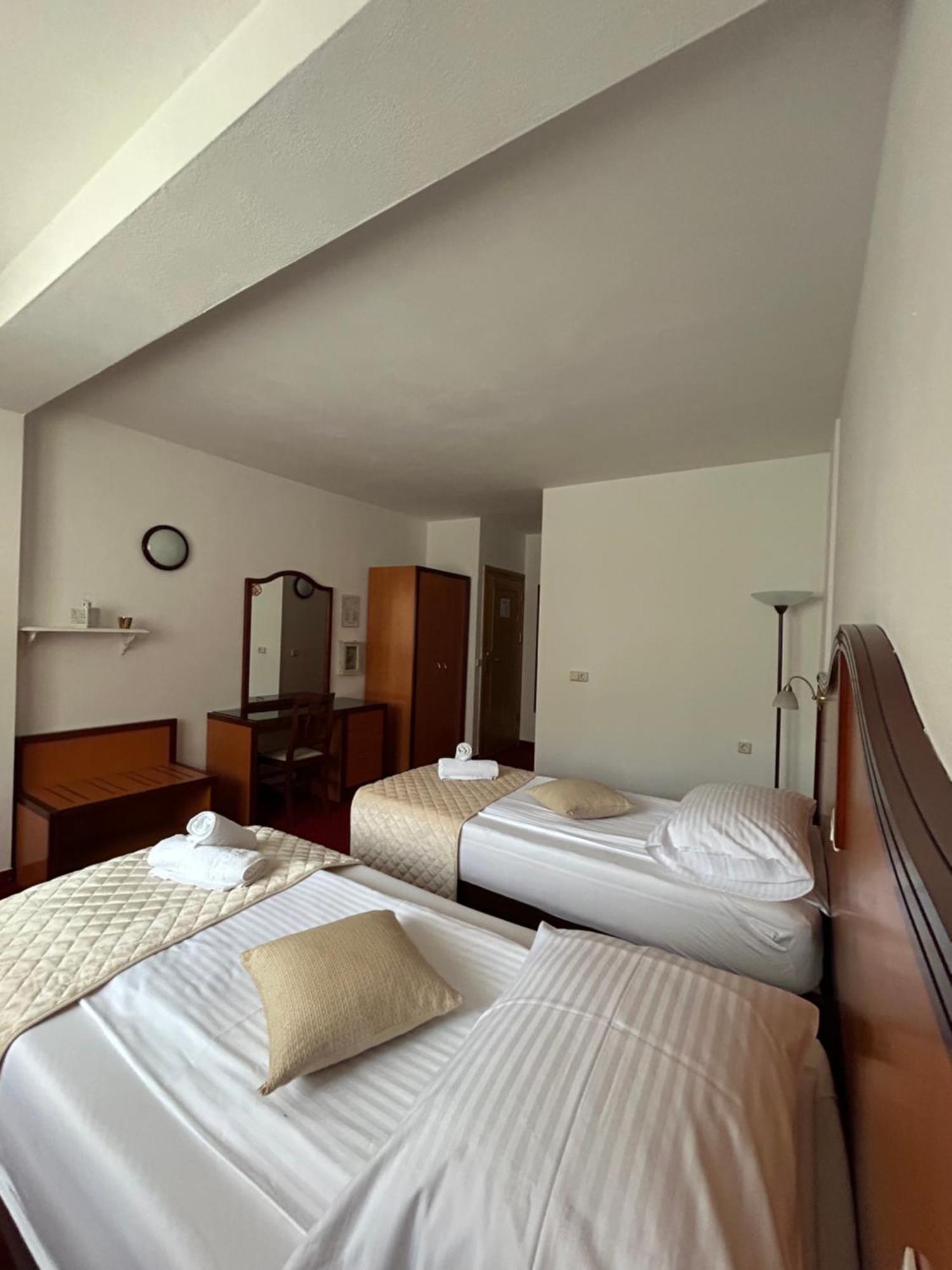 Hotel Bavaria Trogir Сегет Доньи Экстерьер фото