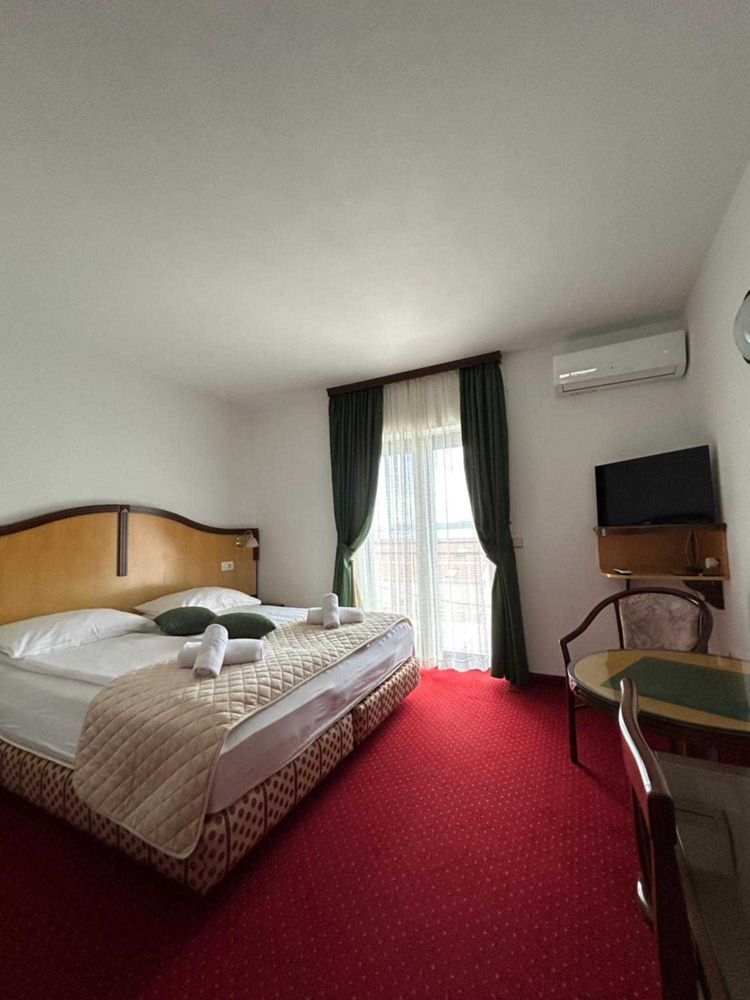 Hotel Bavaria Trogir Сегет Доньи Экстерьер фото