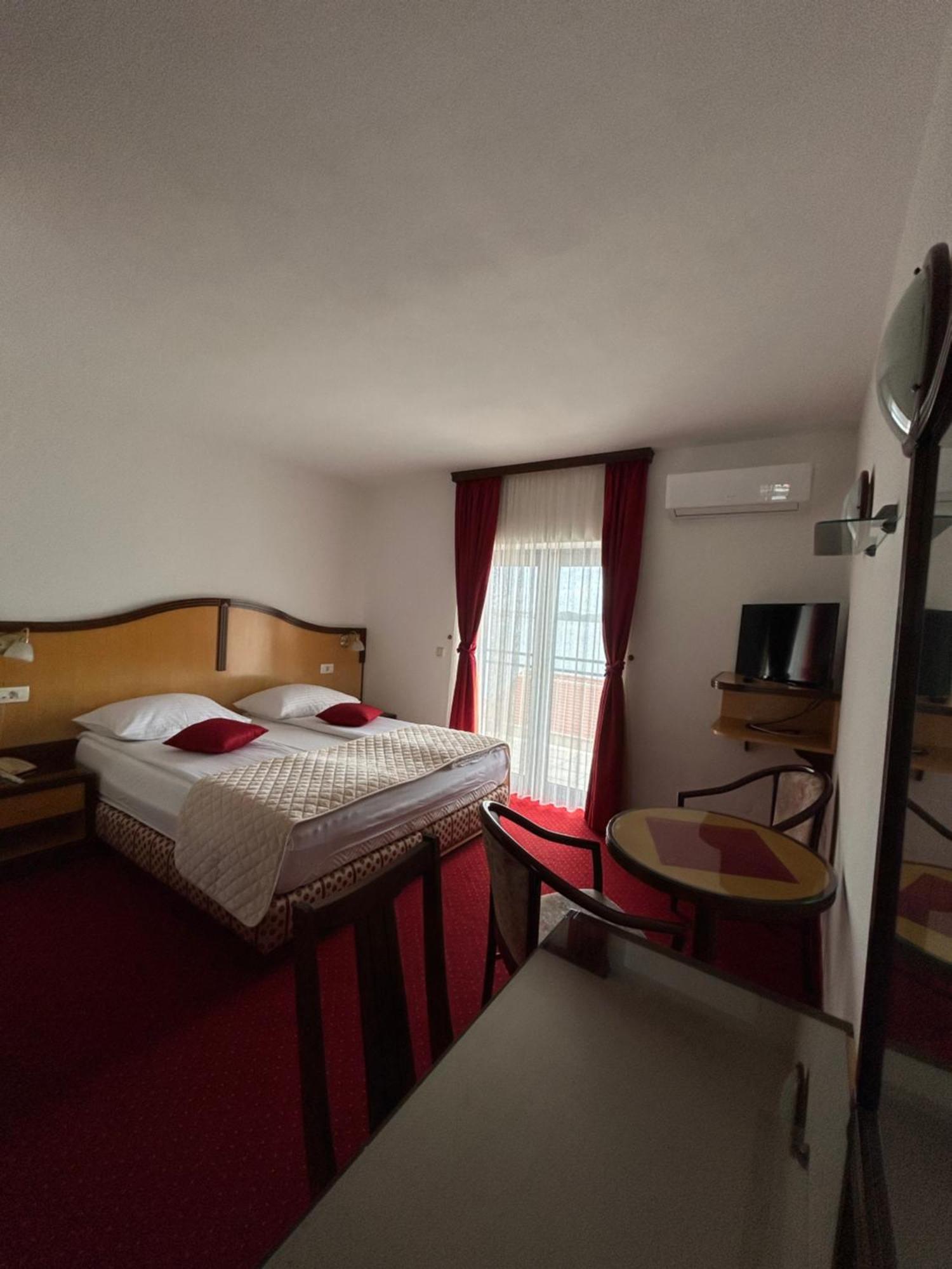 Hotel Bavaria Trogir Сегет Доньи Экстерьер фото