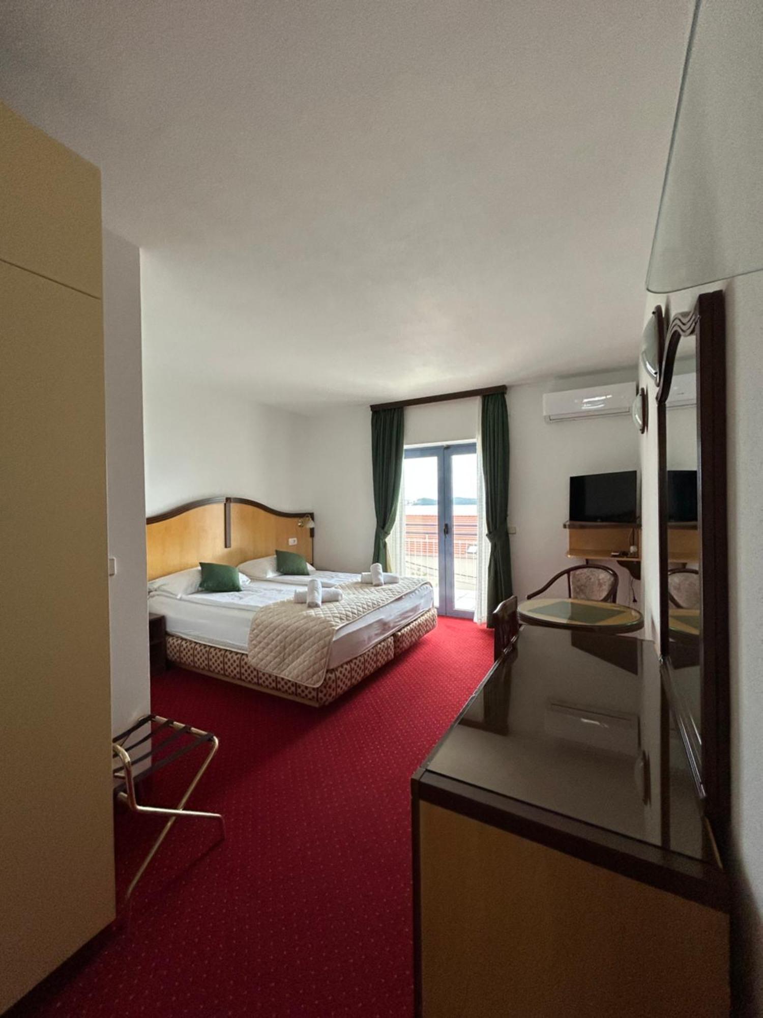 Hotel Bavaria Trogir Сегет Доньи Экстерьер фото